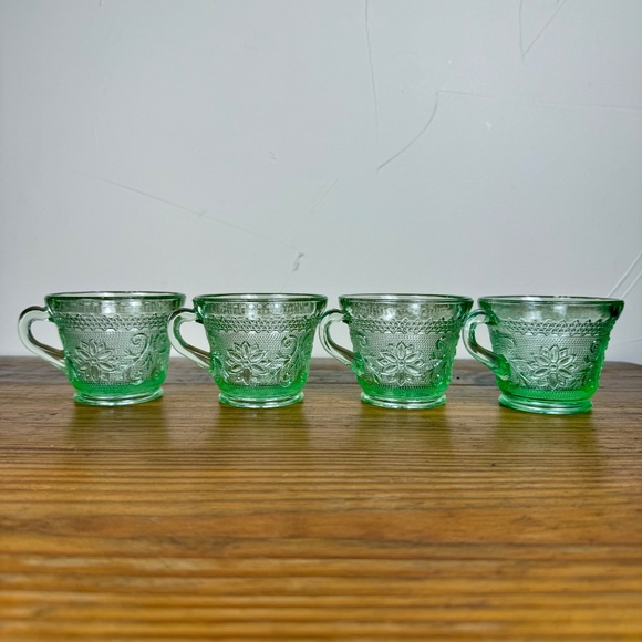 Vintage Indiana Glass Green Depression Cups | Sandwich Pattern | Set of 4 - Picture 10 of 16
